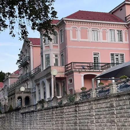 Отель Tiny Escape