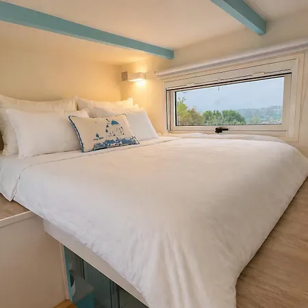 Tiny Escape Hotel